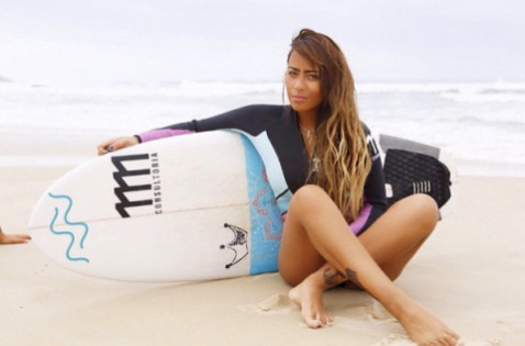 Neymar’s-sister-beach