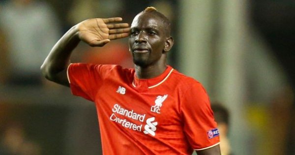 Mamadou-Sakho-salutes-the-home-fans
