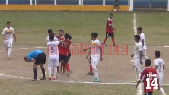 Guatemalan Football Player Beats Up Referee After YELLOW Card (Video)